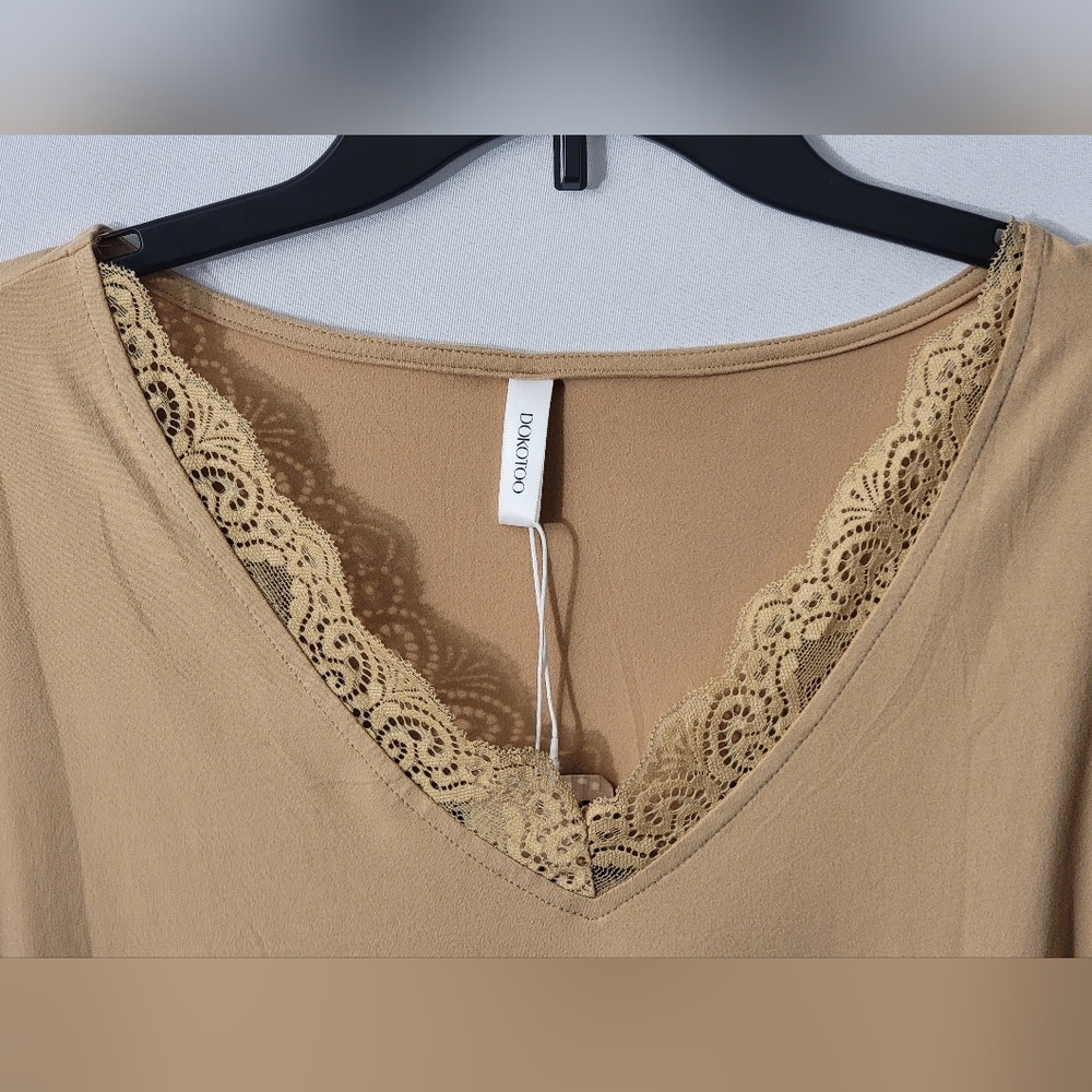 Dokotoo V-Neck Lace Women's Top Size L - Picture 3 of 6